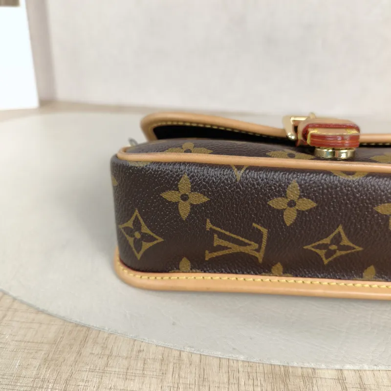 Louis Vuitton Crossbody Bag Diane Baguette Bag Monogram PVC nano 19 × 6 × 10.5 cm — detail view 3 of 13