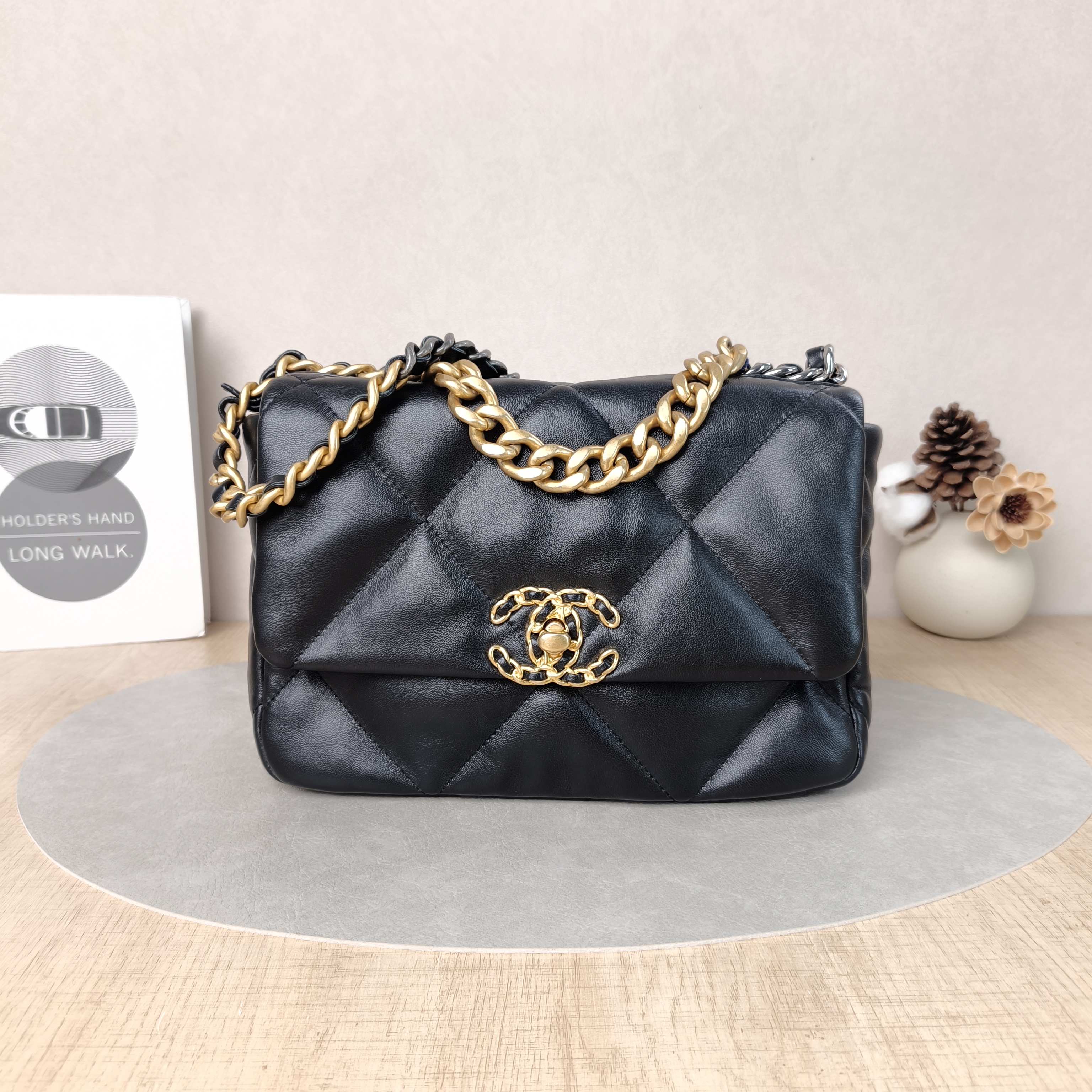 Chanel Crossbody Bag19Bag Black SL ambskin Small26 × 9 × 16 cm