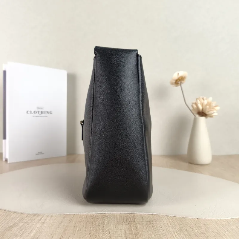 SAINT LAURENT Shoulder Bag LE 5 À 7 Hobo Black Calfskin Small 22 × 8.5 × 23 cm — detail view 10 of 11