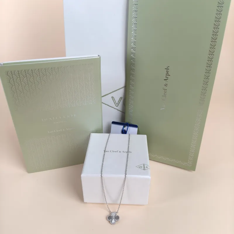Van Cleef & Arpels Necklace Alhambra White Gold18KW hite Gold Vintage Small1.5 × 1.5 × 40.5 cm — cover view 5 of 8