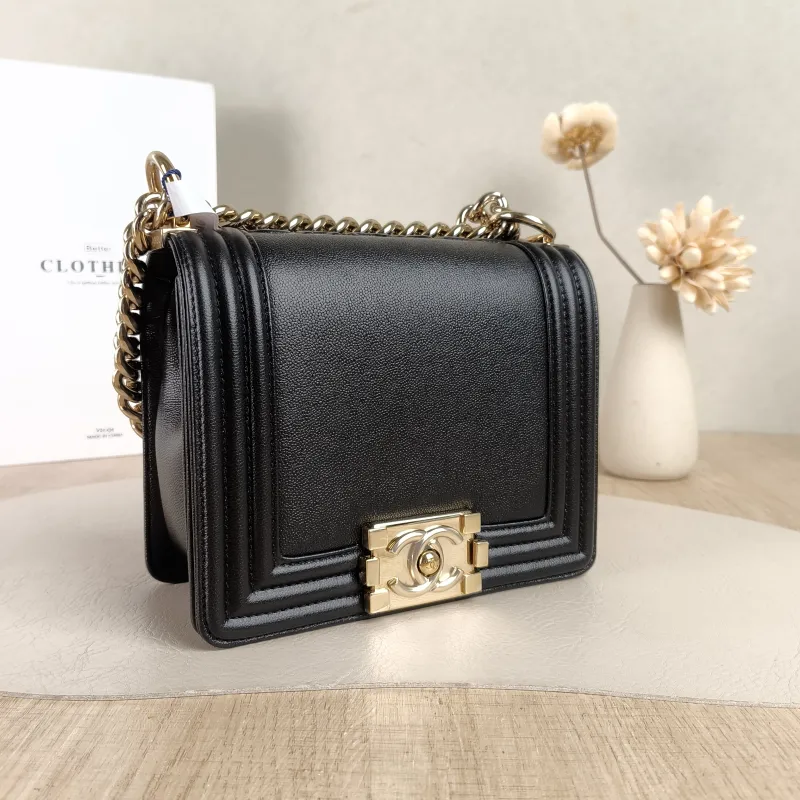 Chanel Crossbody Bag Le BoyBlack Calfskinmini18 × 8.5 × 16 cm — cover view 4 of 5