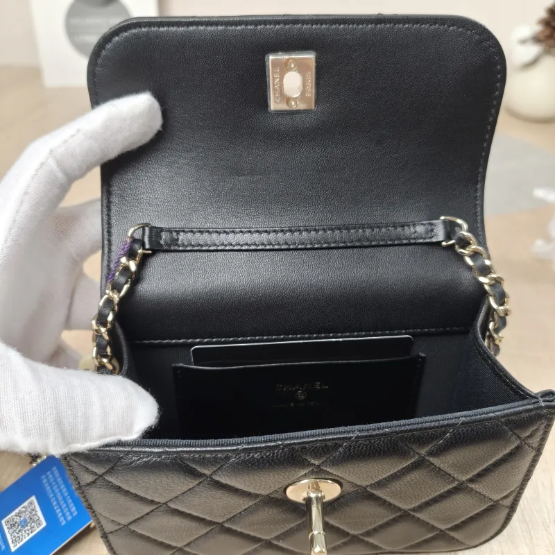 Chanel Crossbody Bag26c Pearl Black Lambskinmini15 × 5.5 × 10.5 cm — detail view 14 of 19