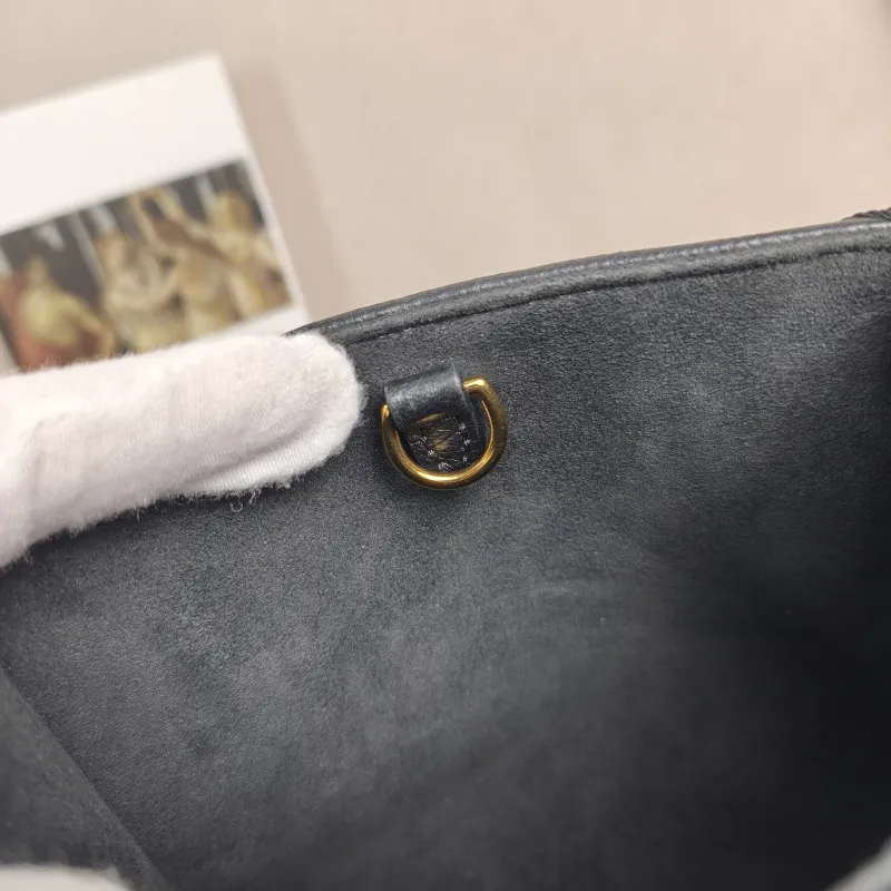 Louis Vuitton Crossbody Bag Onthego BB Black Empreinte Embossed Calfskin Monogram BB18 × 8.5 × 15 cm — detail view 1 of 12