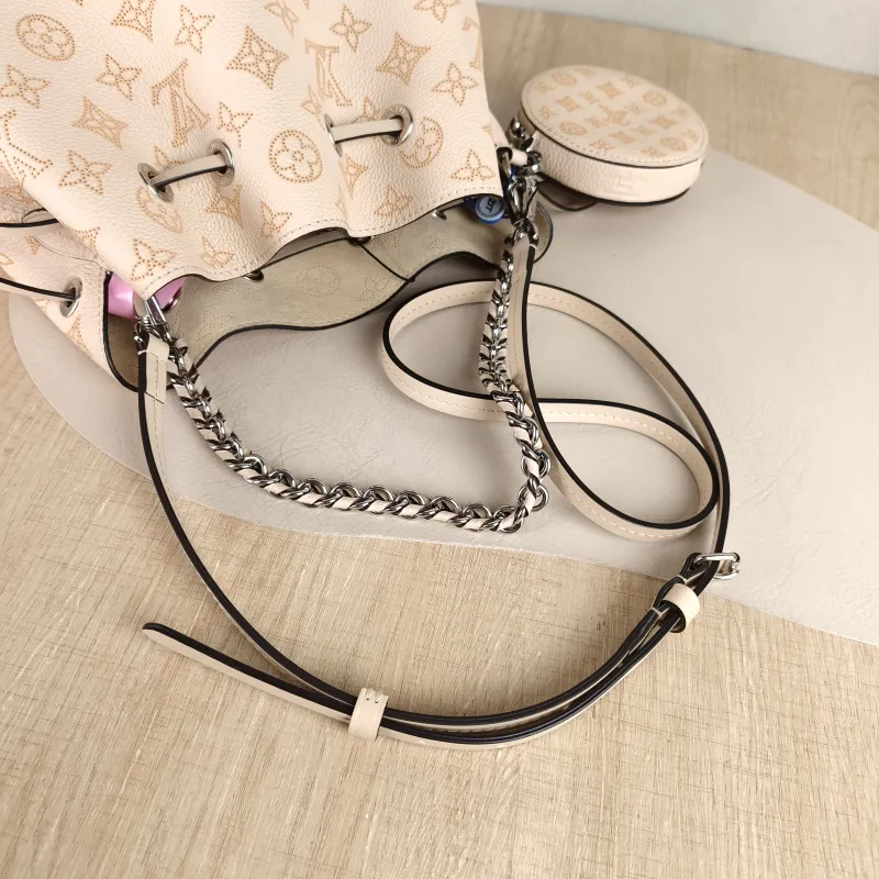 Louis Vuitton Crossbody Bag BELLA Calfskin One Size 22 × 14 × 19 cm — detail view 1 of 9