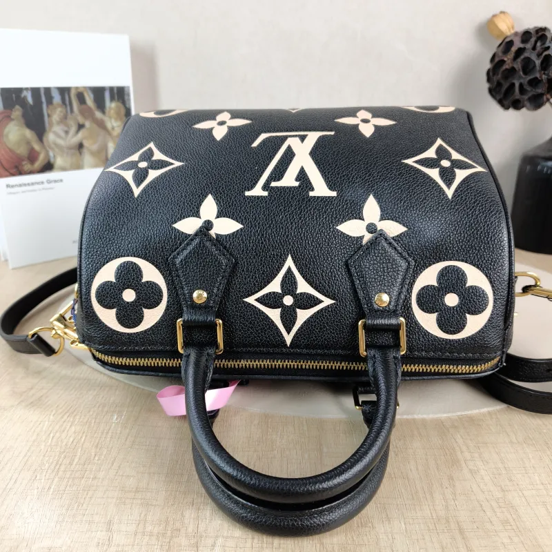 Louis Vuitton Crossbody Bag Speedy25 Black · White Monogram Empreinte Embossed Calfskin Medium 25 × 15 × 19 cm — detail view 7 of 10
