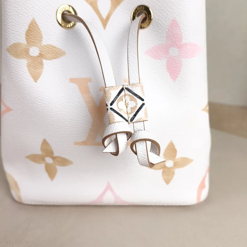Louis Vuitton Crossbody Bag NÉONOÉ Bucket Bag BB PVC BB 20 × 13 × 20 cm — detail view 10 of 10