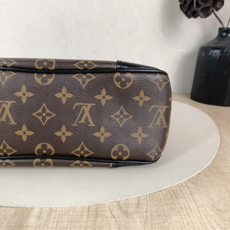 Louis Vuitton Crossbody Bag Boulogne PVC Small 26 × 9.5 × 16 cm — detail view 6 of 9