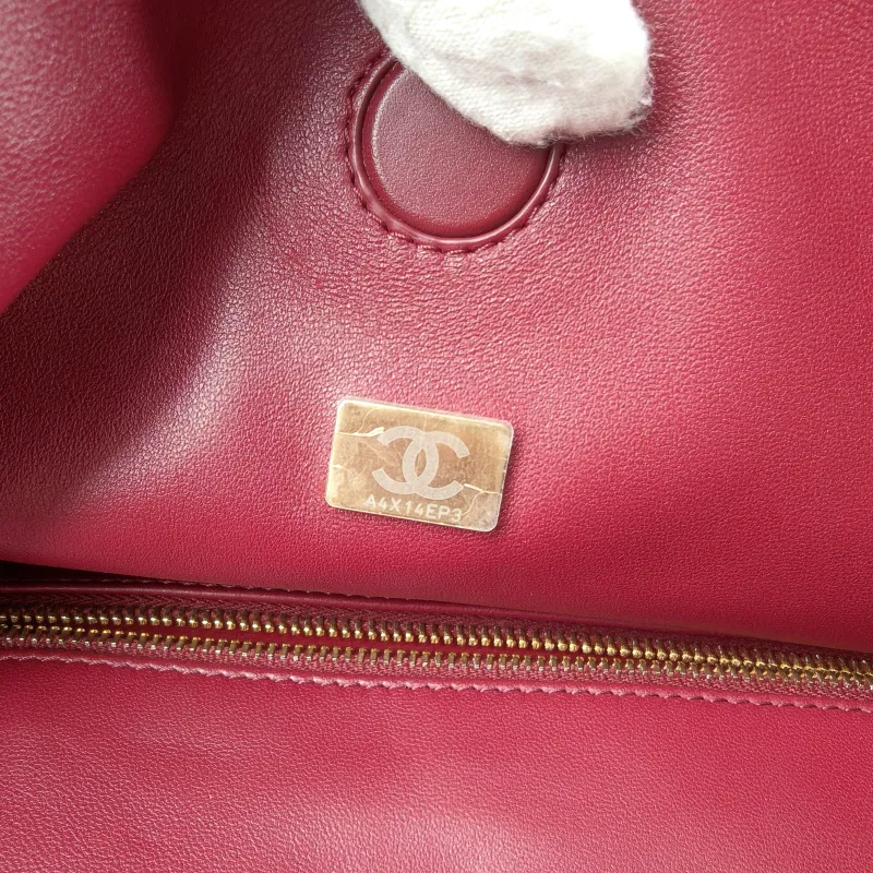 Chanel Shoulder Bag tote Black Lambskin One Size 41 × 9 × 27 cm — detail view 3 of 12