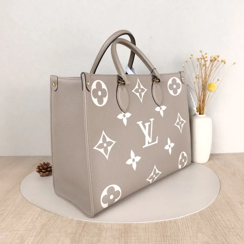 Louis Vuitton Shoulder Bag Onthego Medium · White Empreinte Embossed Calfskin Monogram Medium35 × 14 × 27 cm — cover view 2 of 5