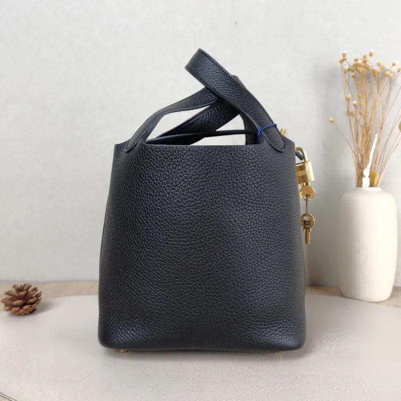 Hermès Top Handle Bag Picotin Lock 18 18 Black Taurillon Clemence TC Calfskin Small 18 × 13 × 19 cm B — detail view 7 of 11