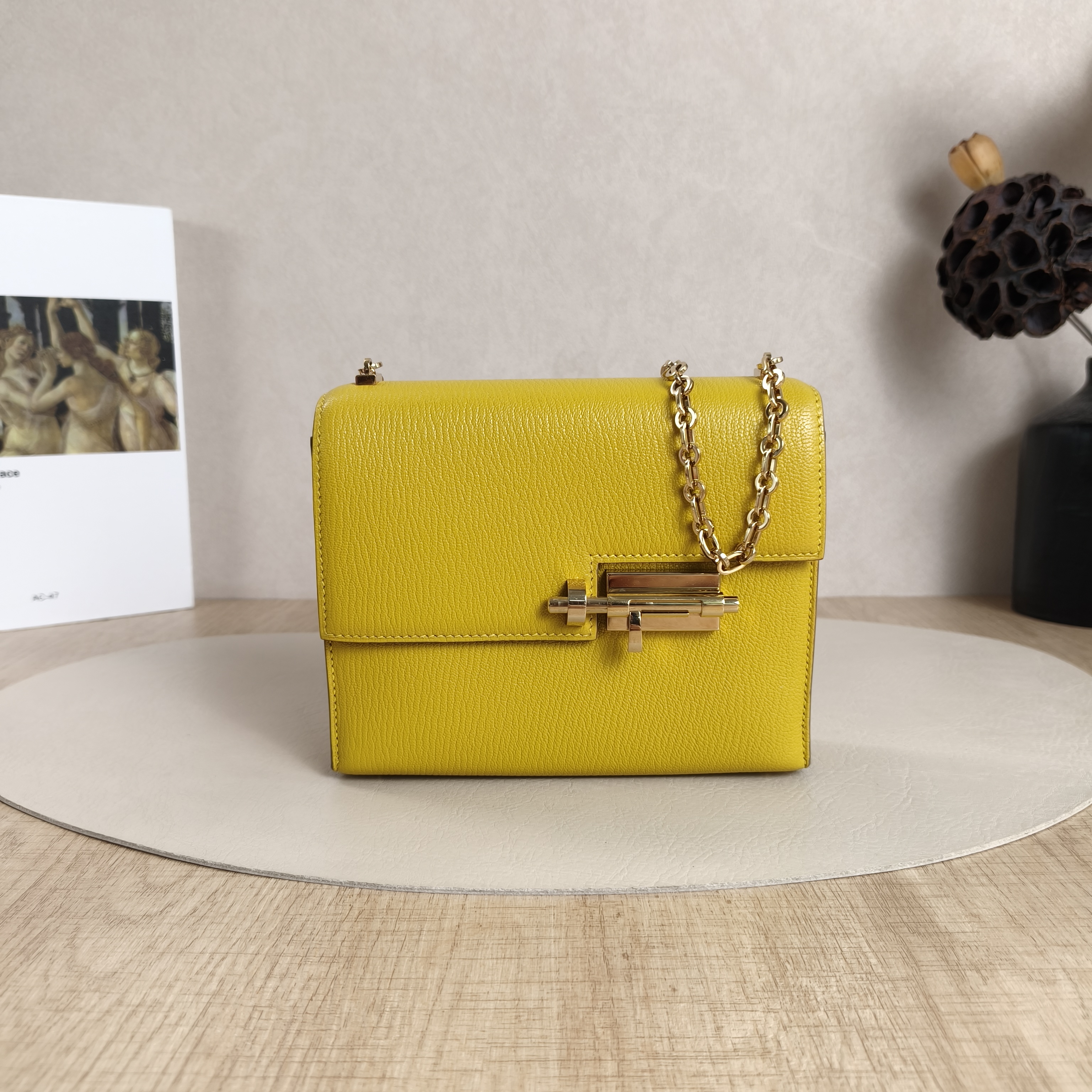 Hermès Crossbody Bag Verrou Chaine 2P Lambskinmini17 × 4.2 × 14 cm