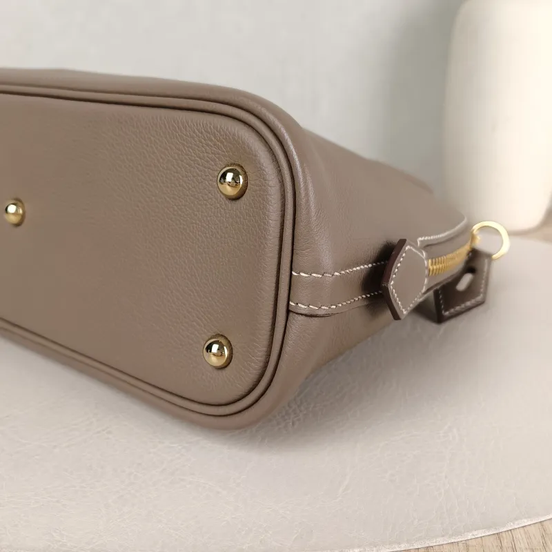 Hermès Shoulder Bag Bolide 1923 25Gold-Tone Hardware Top Handle Bag Evercolor Calfskin Small 25 × 11 × 20 cm B — detail view 7 of 10