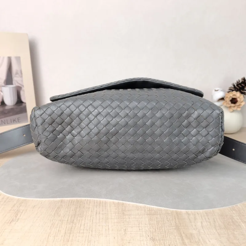 Bottega Veneta Shoulder Bag Messenger Bag Grey Calfskin One Size 30 × 7.5 × 31 cm — cover view 4 of 5