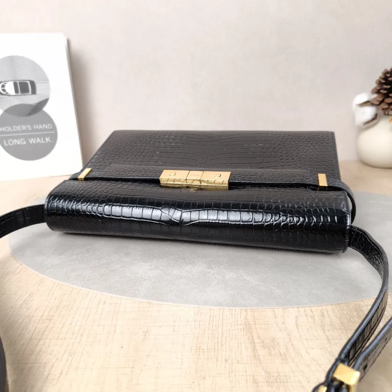 SAINT LAURENT Shoulder Bag MANHATTAN Black Calfskin Medium29 × 7.5 × 20 cm — detail view 5 of 15