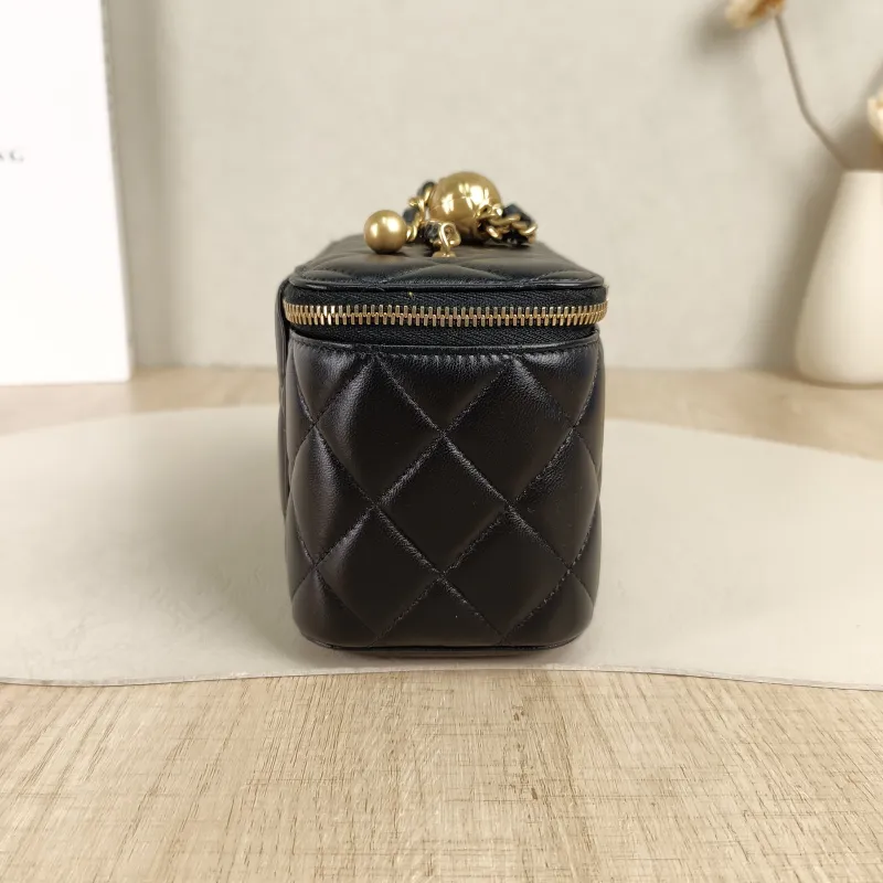 Chanel Crossbody Bag Edition Black Lambskin One Size17 × 8 × 9.5 cm — detail view 10 of 13