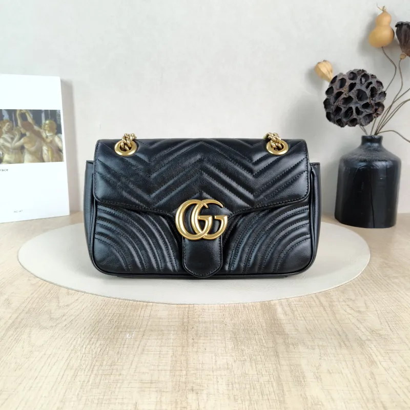 GUCCI Crossbody Bag GG Marmont Medium Marmont 26Black CC alfskin Medium26 × 7 × 15 cm