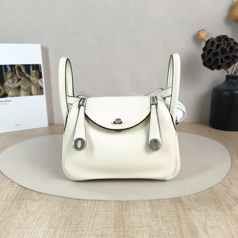Hermès Crossbody Bag Lindy Mini 19I2 TC Calfskinmini19 × 9.5 × 13 cm