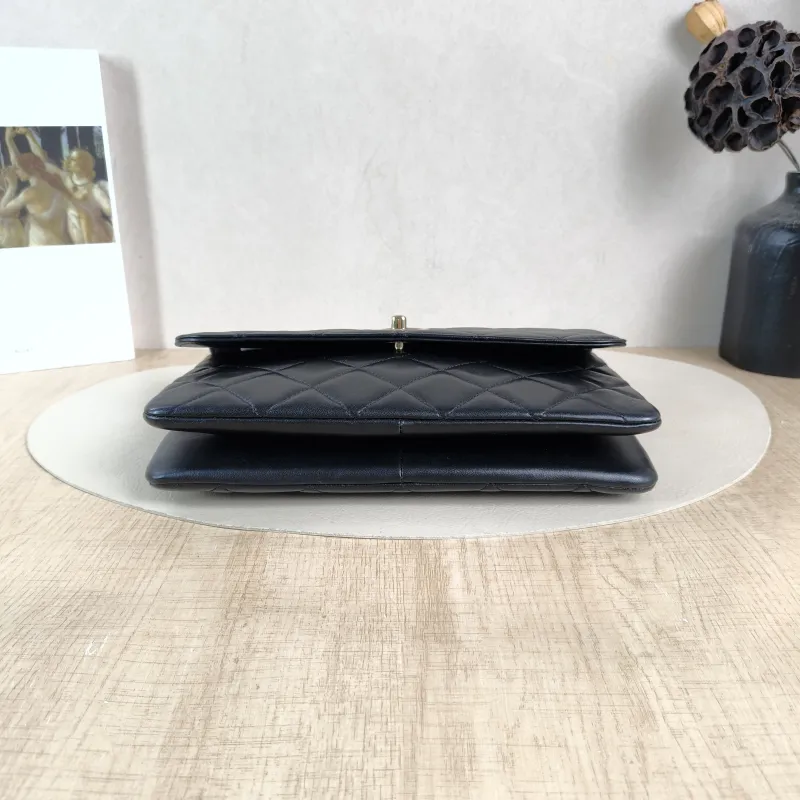Chanel Shoulder Bagtrendy cc Shoulder Bag Black Lambskin Medium26 × 6 × 17 cm — cover view 3 of 6