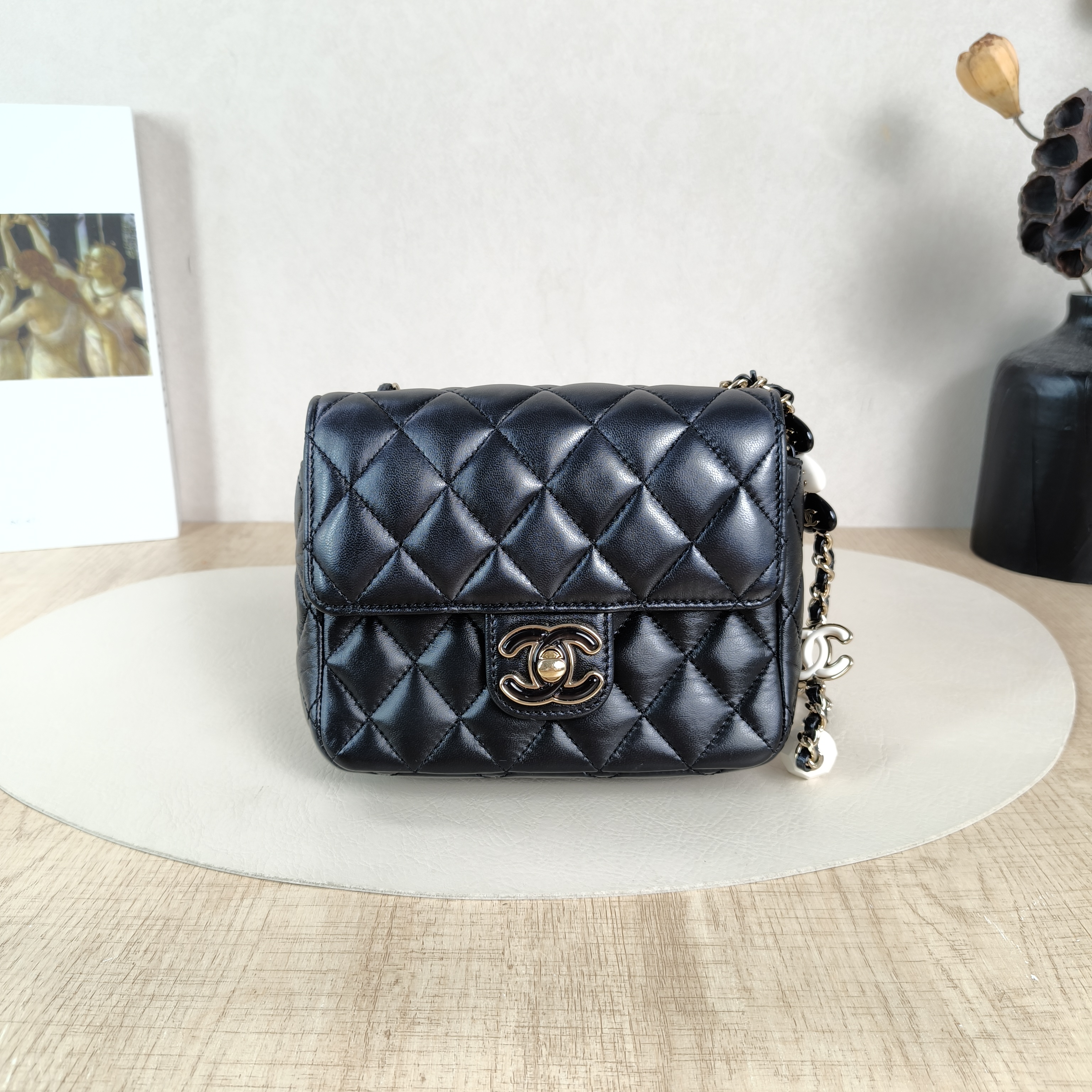Chanel Crossbody Bag Edition Black Lambskinmini17 × 8 × 13.5 cm