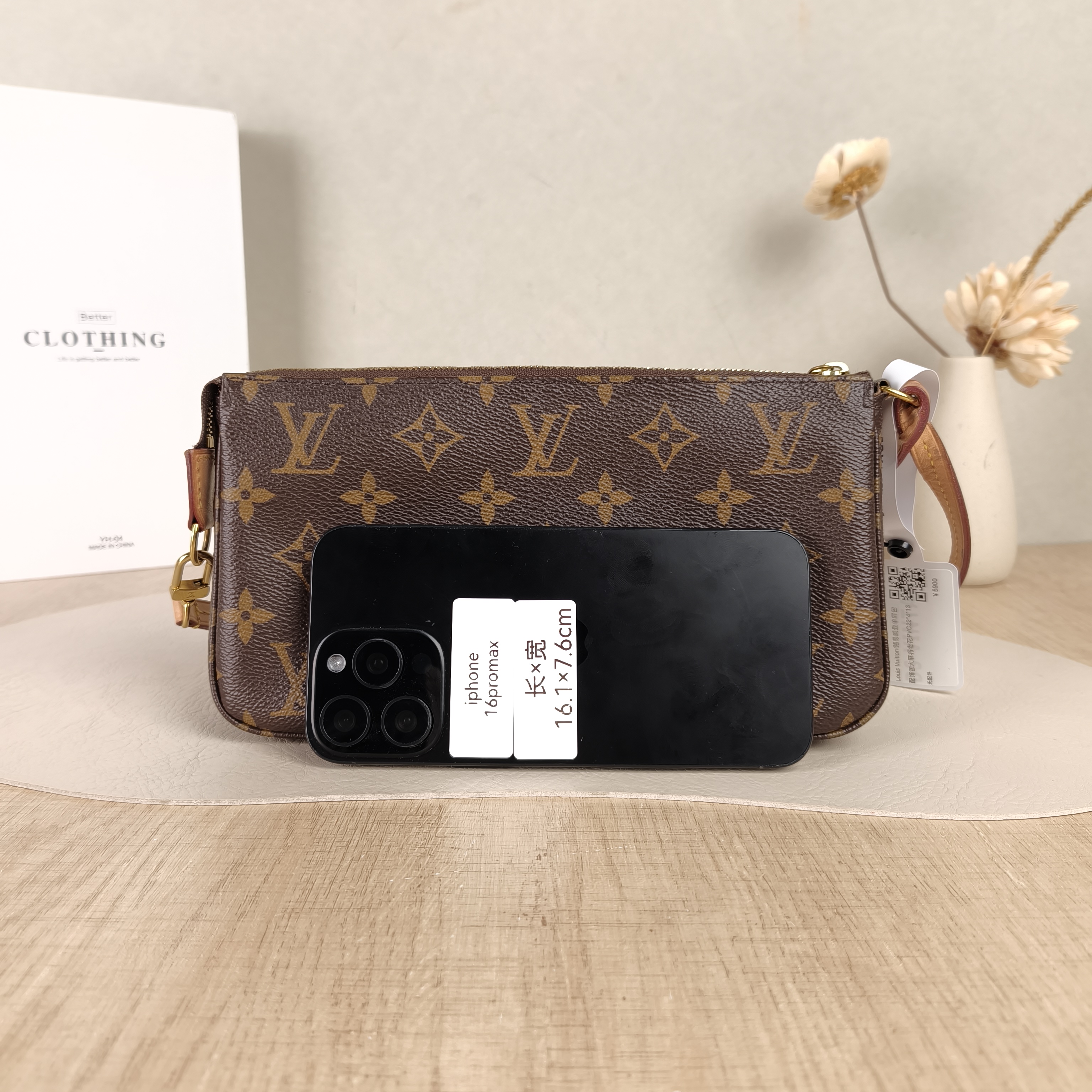 Louis Vuitton Shoulder Bag Accessory Monogram PVC22 × 4 × 13 cm — cover view 2 of 5