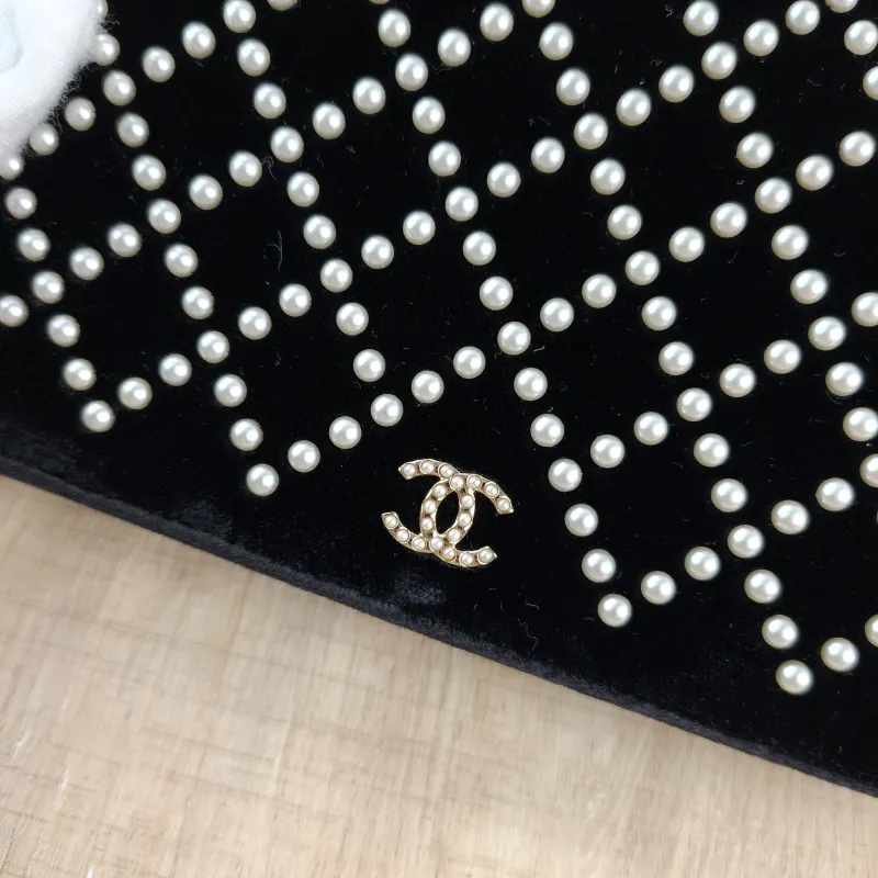 Chanel Crossbody Bag CF Pearl WOC Black Mini 19.2 × 3.5 × 12.3 cm 24 — detail view 10 of 13