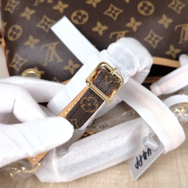 Louis Vuitton Crossbody Bag Carryall BB Monogram PVCBB26 × 10 × 17 cm — detail view 1 of 13