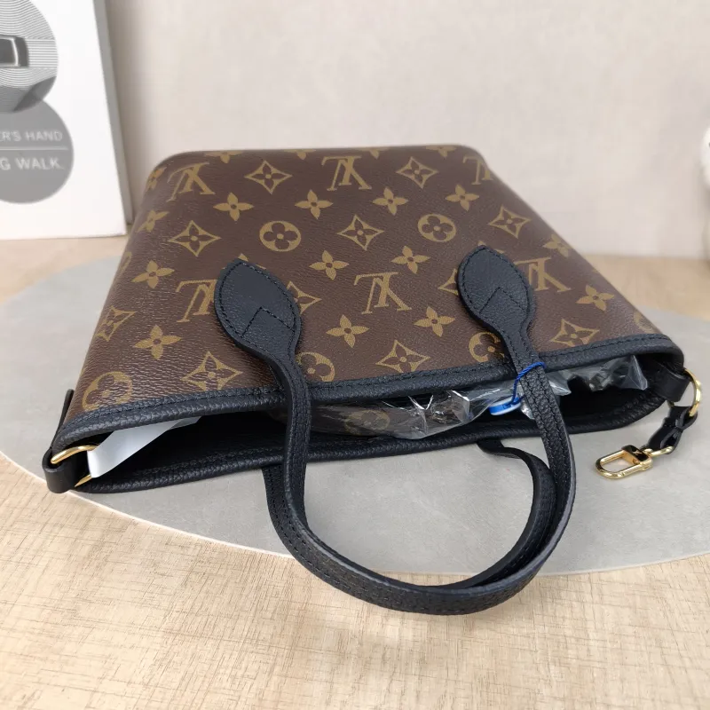 Louis Vuitton Crossbody Bag NEVERFULL INSIDE OUT BB Black PVC · Calfskin BB26.5 × 11 × 16.5 cm — detail view 12 of 17