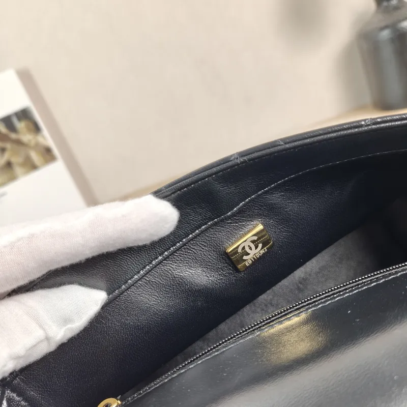 Chanel Crossbody Bag Black SL ambskin Medium25 × 8 × 16 cm — detail view 6 of 12
