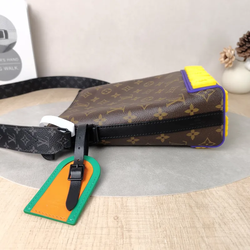 Louis Vuitton Crossbody Bag Cruiser Messenger Bag Monogram PVC One Size16.5 × 10 × 24 cm — detail view 9 of 12