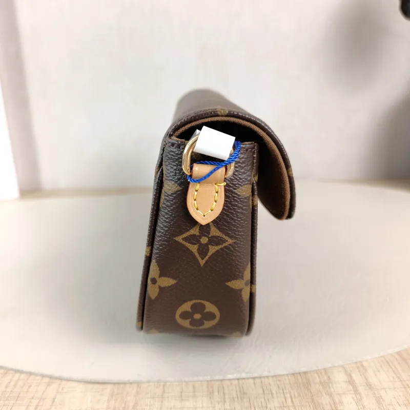 Louis Vuitton Crossbody Bag IVY Monogram PVC Small 23.5 × 4.3 × 12 cm — detail view 3 of 13