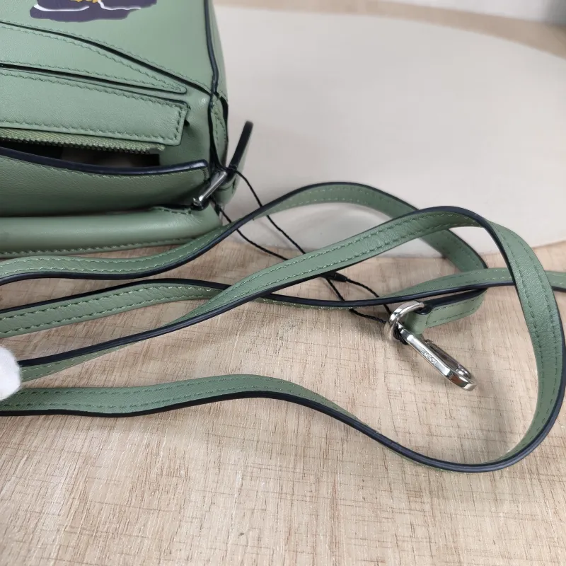 LOEWE Crossbody Bag Puzzle Green Calfskin Mini 18 × 8 × 12.5 cm — detail view 8 of 12