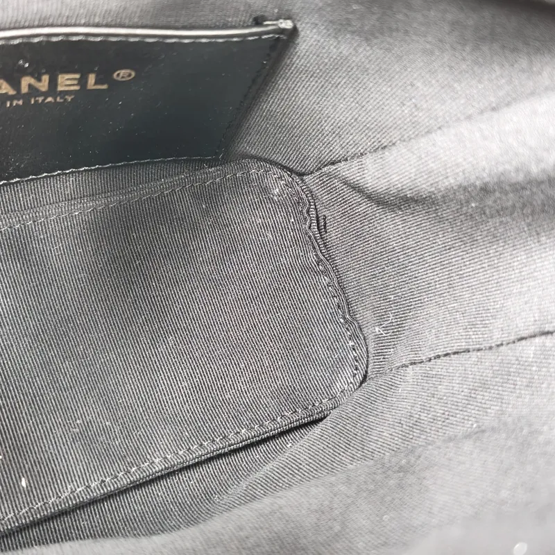 Chanel Shoulder Bag Bucket Bag Black Lambskin One Size 22 × 8 × 17 cm — detail view 6 of 12