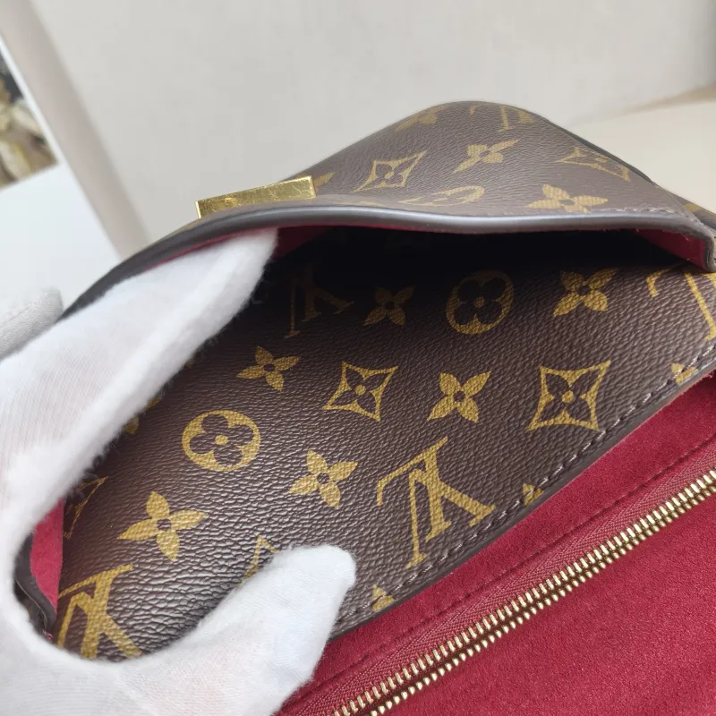 Louis Vuitton Crossbody Bag Passy Messenger Bag Monogram PVC Small23 × 9 × 17 cm — detail view 8 of 13