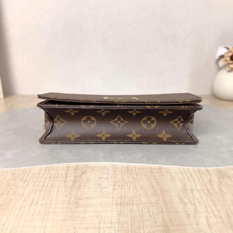 Louis Vuitton Crossbody Bag LILY Chain Bagwoc Monogram PVC 21 × 3.5 × 10.5 cm — cover view 4 of 5