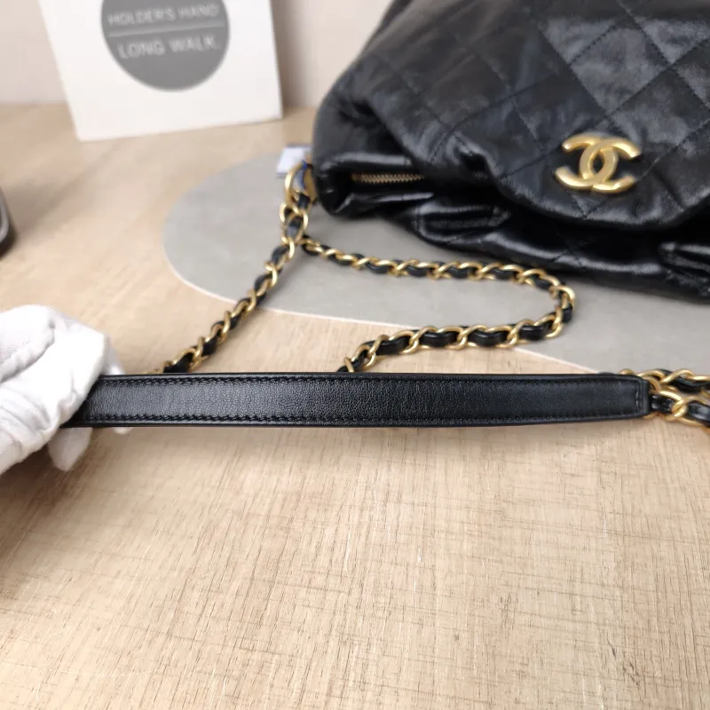 Chanel Shoulder Bag hobo Black Lambskin One Size 32 × 10 × 26 cm 29 — detail view 4 of 15
