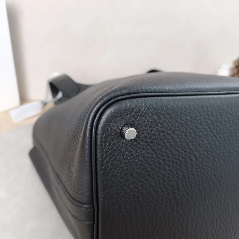 Hermès Top Handle Bag Picotin Lock 22 22Black TC Calfskin Medium22 × 18 × 21 cm — detail view 4 of 18