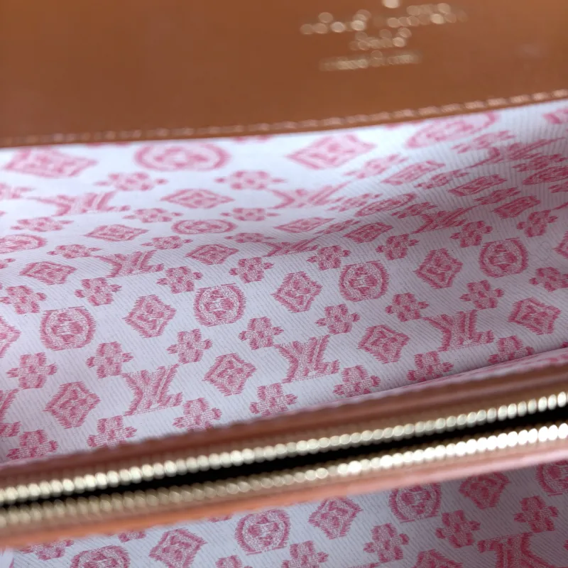 Louis Vuitton Top Handle Bag Capucines Brown · Calfskin BB27 × 9 × 18 cm — detail view 13 of 15