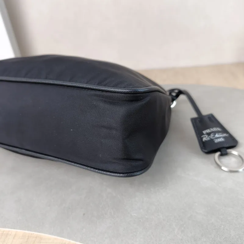 PRADA Shoulder Bag Re-Edition 2005 Hobo Black Nylon Mini 22 × 6.5 × 18 cm — detail view 3 of 10