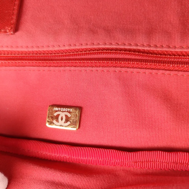 Chanel Crossbody Bag Bowling Bag Black Waxed Leather One Size 42 × 15 × 27 cm — detail view 8 of 14