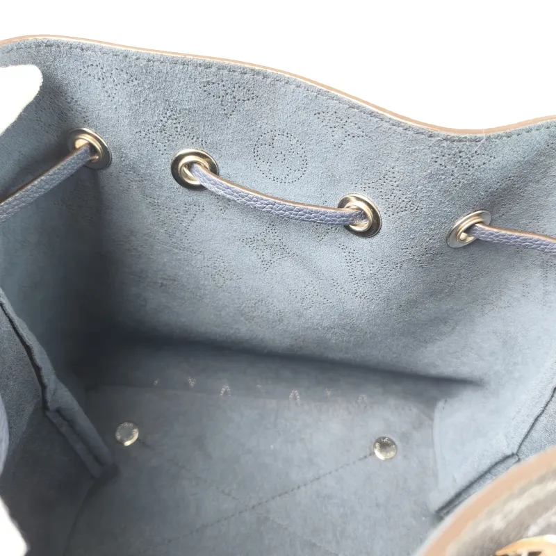 Louis Vuitton Crossbody Bag BELLA · Calfskin One Size 22 × 14 × 19 cm — detail view 9 of 11