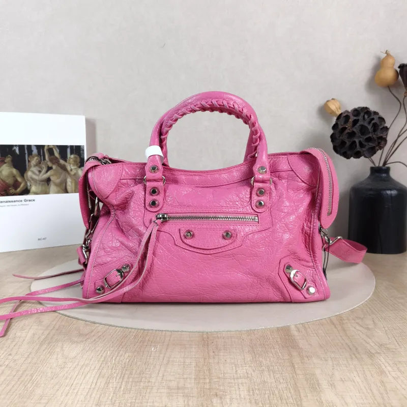 BALENCIAGA Crossbody Bag Classic City Red Waxed Leather Small30 × 10 × 21 cm