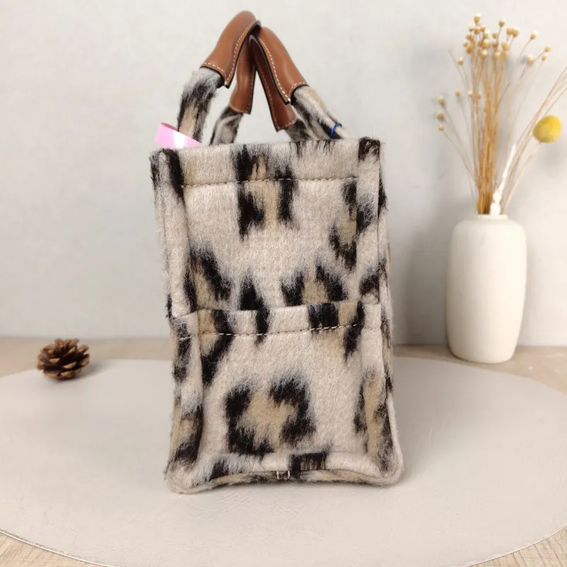 CELINE Shoulder Bag CABAS THAIS Shopping Tote Small 25.5 × 12 × 18.5 cm — detail view 5 of 10