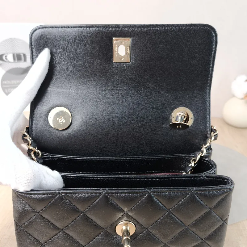 Chanel Top Handle Bag Trendy CC Black Lambskin Mini 19.5 × 8 × 14.5 cm — detail view 15 of 15