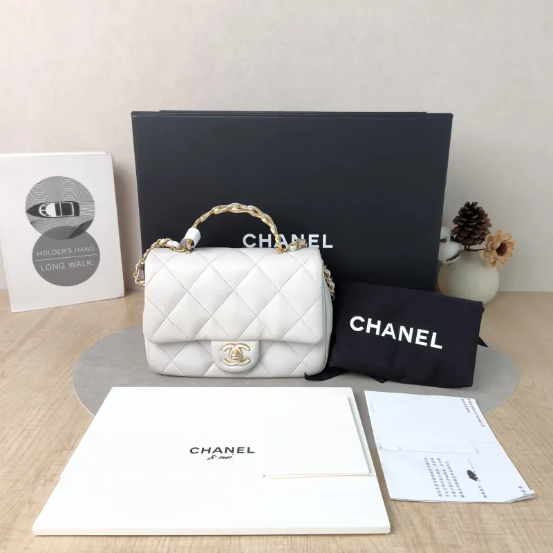 Chanel Crossbody Bag Edition White Lambskin One Size19 × 7 × 13.5 cm — cover view 6 of 6