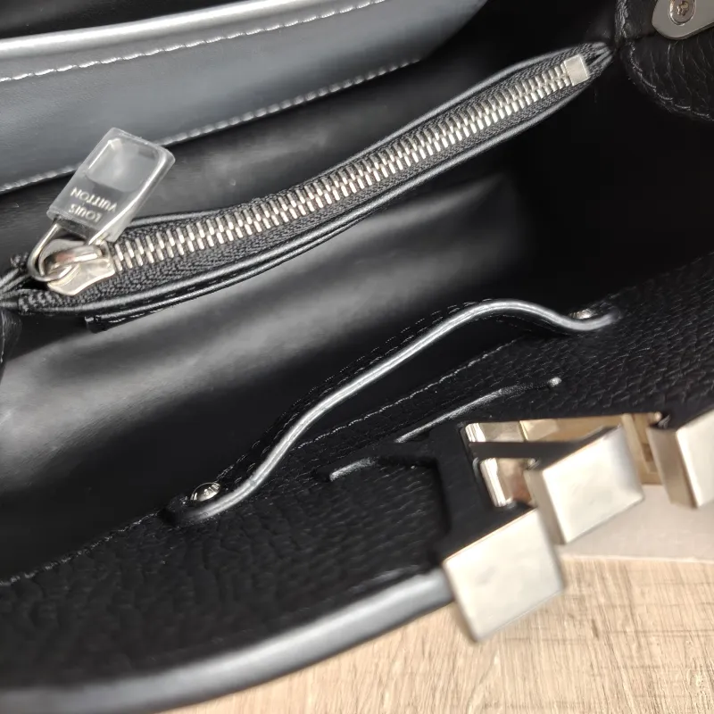 Louis Vuitton Shoulder Bag Capucines Black Calfskin Mini 21 × 8 × 14 cm — detail view 7 of 12