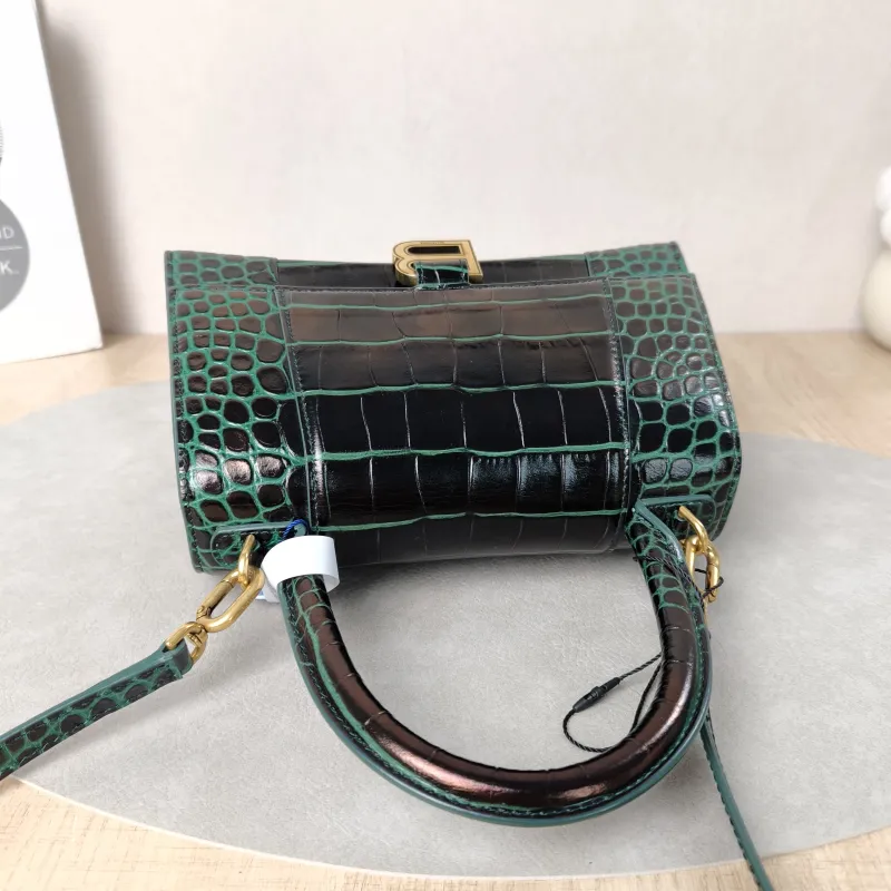 BALENCIAGA Crossbody Bag Hourglass Hourglass Bag Green Calfskin Small23 × 10 × 14 cm — detail view 4 of 14