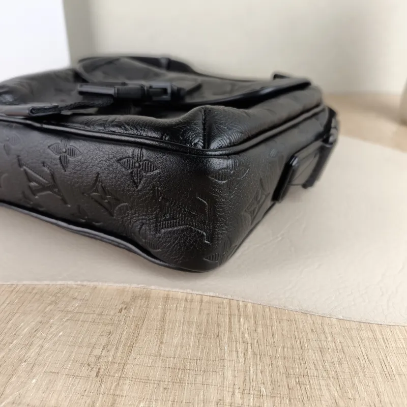 Louis Vuitton Crossbody Bag Getaway Messenger Bag Black Calfskin One Size 18 × 7.8 × 17 cm — detail view 10 of 12