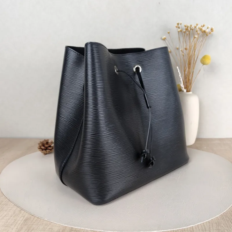 Louis Vuitton Shoulder Bag NÉONOÉ Bucket Bag Black Epi Embossed Calfskin Medium 26 × 17.5 × 26 cm — cover view 2 of 5