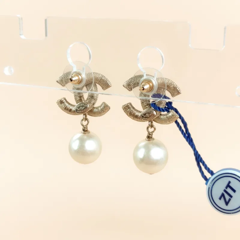 Chanel Jewelry · Earrings Gold Pearl One Size — cover view 6 of 6