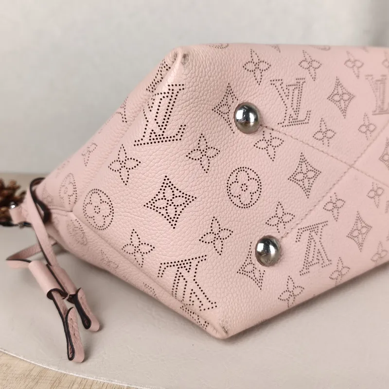 Louis Vuitton Crossbody Bag BELLA Pink Calfskin One Size22 × 14 × 19 cm — detail view 6 of 9